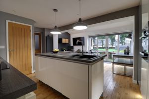 Open Plan Kitchen/Dining Family Room